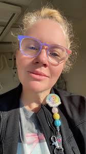 Don't mind my messy hair and no makeup day! I tried to capture the  beautiful shift of these holo sunset toppers from Ashley! These are