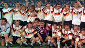 Riesenauswahl an radsportartikeln, online oder direkt im shop. Wm Trikots Der Nationalmannschaft Bis Heute Zdfmediathek