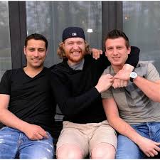 V usa má těhotnou ženu, v praze líbá jinou. Laska Jako Z Romanu Bohac Z Nhl Voracek Se Hnal K Tehotne Partnerce Expres Cz