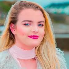 The inspiring bond between amputee Marine and girl who lost her legs to  meningitis