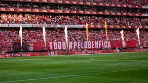 sɨˈpɔɾ liʒˈboɐ i βɐ̃jˈfikɐ), commonly known as benfica, is a professional football club based in lisbon, portugal, that competes in the primeira liga, the top flight of portuguese football. Jogo Em Direto Benfica Braga Futebol Liga Nos Sl Benfica