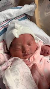 Este día está cumpliendo años mi princesa hermosa darle gracias a Dios por  permitirle cumplir un año más ya son 5 añitos te vas creciendo muy rápido  mi amor Dios te bendiga y te regale muchos años más ...