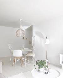 All White Tolles Scandi Wohnzimmer Mit Viel Weiss Und Holz Passend Dazu Eine Stehleuchte Von Muuto Im Simplem Stehlampe Wohnzimmer Haus Deko Wohnaccessoires