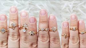 Perhiasan dari emas kuning tersedia mulai dari cincin, kalung, gelang hingga liontin. Cincin Emas Size Mini Harga Dibawah Satu Jutaan Ada 21 Macam Pilihan Youtube