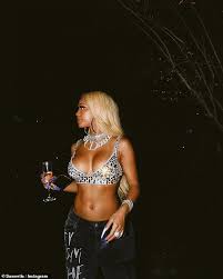 11 m subscribers 1,4 k posts. Saweetie Lets Loose In A Diamond Encrusted Bra And A Lot Of Bling 247 News Around The World