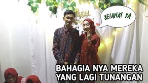 Search only for caption tenteng lamaran 54 Caption Foto Tunangan