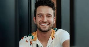 26-Jähriger arbeitet wenige Minuten täglich und verdient 400.000 Euro im  Jahr