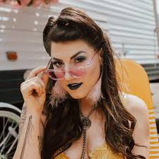 Huge thanks to everyone who came out to my afternoon show at @damroasthouse  and to @babybrew4 for capturing this moment from “Invisible Weight”