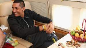It seems like he will play wimbledon thanks to a private jet kindly offered by djokovic, otherwise, by taking a normal passengers flight, he might risk to. Jet Lag And Delays A Tennis Player S Life Cnn