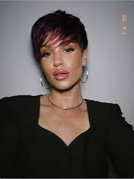 Lisa Helfrich's Instagram, Twitter & Facebook