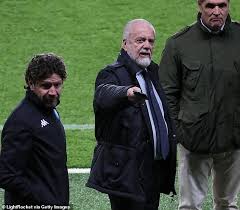 Ancelotti ha fatto sapere che non molla. Carlo Ancelotti Sacked By Napoli Just Hours After Sealing Champions League Last 16 Spot Daily Mail Online