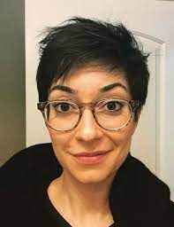 30 Stunning Hairstyles For Women Of All Ages Who Wear Glasses