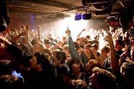 Le bus a rouvert en 2010 avec le même esprit que son célèbre ancêtre : Clubbing Paris Boites De Nuit Et Clubs Rive Droite