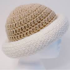 This free crochet hat pattern is fun to work up and imaginative. Easy Chunky Roll Brim Hat And Scarf 187