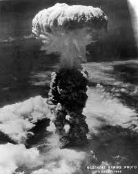 Black And White Mushroom Cloud This Is A Picture Of The Mushroom Cloud After One Of The Atomic Bombs Was Dropped On Japan This Was Taken Atomic Bomb Explosion Atomic Bomb Japan Atomic Bomb