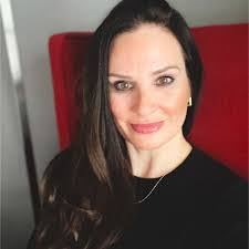 Andrea Barnes's Instagram, Twitter & Facebook