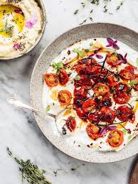 Charred Tomatoes With Cold Yoghurt Ottolenghi Izy Hossack Top With Cinnamon Rezept Ottolenghi Rezepte Rezepte Einfache Gerichte