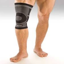 Mueller 4 Way Stretch Knee Support Latex Free Knee Sleeve