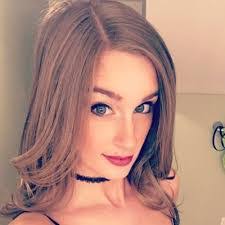 Shauna Meek's Instagram, Twitter & Facebook