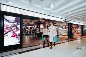 Conseil beauté dans la toute nouvelle boutique @ohmycream réalisée par notre super team 😘#soins #selection #beauty #cosmetics… China S Beauty Quiz China Challenge Daxue Consulting