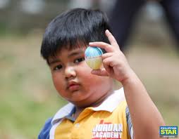 HAPPY EASTER! 💗 Children participate in an egg hunting activity at the  Parish of the Holy Sacrifice in UP Diliman, Quezon City