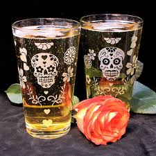 2 Dia De Los Muertos Wedding Glasses Maid Of Honor And Best Etsy In 2020 Wedding Pint Glasses Beer Wedding Wedding Beer Glass