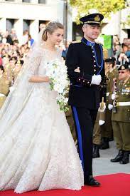 Take a look at what the latest elie saab bridal collection has in store for newly engaged brides. Pin On Festona