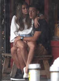 März 1990 in mannheim) ist eine deutsche sängerin und songwriterin. Mesut Ozil Arrives In London After 42 5m Arsenal Transfer With Singer Girlfriend Mandy Capristo Daily Mail Online