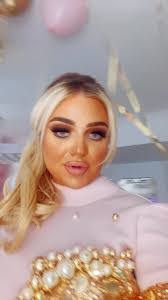 Amber Limon's Instagram, Twitter & Facebook