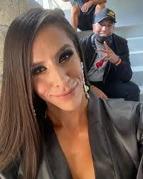 Kenia Salas's Instagram, Twitter & Facebook