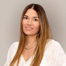 Elsa Ochoa's Instagram, Twitter & Facebook