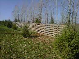 Snow Fence Made Out Of Pallets Lawn Decor Snow Fence Outdoor Design