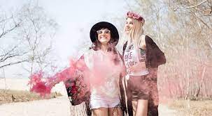 While coachella has been postponed, festival fashion is here to stay. Coachella Style Diese Festival Outfits Sind Cool Und Sexy