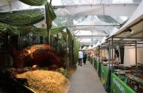 Dari rilis ezytravel.co.id, senin (29/5/2017), setidaknya ada dua tempat paling favorit untuk berburu makanan pasar kuliner inilah yang paling ramai dikunjungi saat ingin berburu hidangan buka puasa di makassar. Berbuka Puasa Dalam Taman Bufet Ramadhan 2017 Restoran Verandah