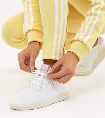 Pharrell williams scarlet williams tennis adidas originals outfit des tages tennis entspannter stil herren schuhe uk absätze. Adidas Originals Pharrell Williams Tennis Hu Sneakers In White And Pink Adidas Pharrell Williams Williams Tennis Adidas Sneakers Women