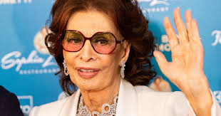 Sophia Loren, 89-year-old Hollywood icon, recovering from surgery after  fall at her Geneva home