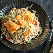 Gebratener Teriyaki Lachs Mit Buchweizennudeln Rezept Lachs Zubereiten Sahnesauce Nudel