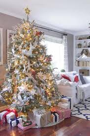 Gather a few basics, like faux fir or grapevine wreaths, pine cones, dollar store ornaments and ribbon, and fire up your glue guns. 40 Fabulous Rustic Country Christmas Decorating Ideas