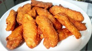 Crisp on the outside while hot and soft on the inside, banana fritters taste like balls of moist fried banana bread and are great served with ice cream. Thai Style Fried Bananas Singapore Food