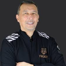 Daniel Sene's Instagram, Twitter & Facebook