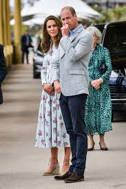 Herzogin kate ist die ehefrau des britischen prinzen william. Royals Kate William Grussen Harry Foto Ohne Meghan Sorgt Fur Kritik Gala De