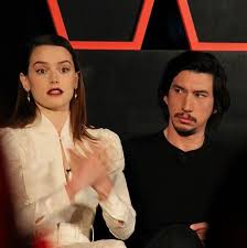 Daisy Ridley And Adam Driver Tlj Promo Star Wars Cast Star Wars Humor Star Wars Background