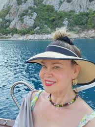 Versatile singer-songwriter seeking LA collaborators