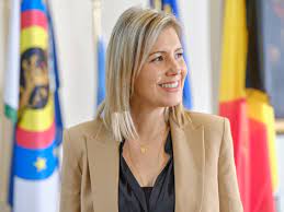 Jun 02, 2021 · defensie heeft een procedure opgestart voor de ambtsopheffing van de voortvluchtige militair jürgen conings. Interview Ludivine Dedonder Ps De Eerste Vrouwelijke Minister Van Defensie Een Beginnende Zelfstandige Kan Perfect 2 Dagen Per Week Bij Defensie Komen Werken Foto Hln Be