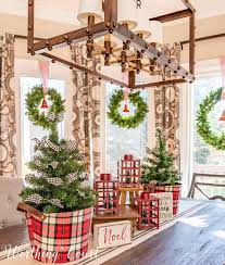 But perhaps the most important case in which you will need some great christmas dining room decoration ideas is if you are planning to stay at home for christmas and spend that night. Decorating With Plaid Christmas Decor Worthing Court