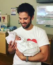 This is the official facebook page for icarly. Icarly Star Nathan Kress Ist Papa Geworden Promicabana