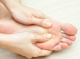 Cara menghilangkan bau kaki (sumber: 10 Langkah Mudah Urut Kaki Sendiri Kesannya Tidur Malam Lena Dibuai Mimpi Mingguan Wanita