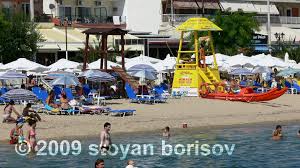 The best part of the beach is on the far left side of the village. beach in νέα καλλικράτεια, χαλκιδική Nea Kallikrateia Xalkidikh Mapio Net