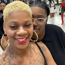 Ella Bolling's Instagram, Twitter & Facebook