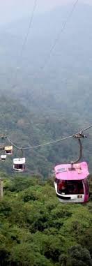 The genting skyway was the main means of transport to resorts world genting since its inception in 1997 with it enabling easy access to the resort from gohtong jaya genting skyway complex, since the original awana skyway (now defunct) wasn't that frequent and high capacity being of aerial. Checkout Genting Skyway Cable Car Cool Places To Visit World Of Wanderlust Beautiful Places On Earth